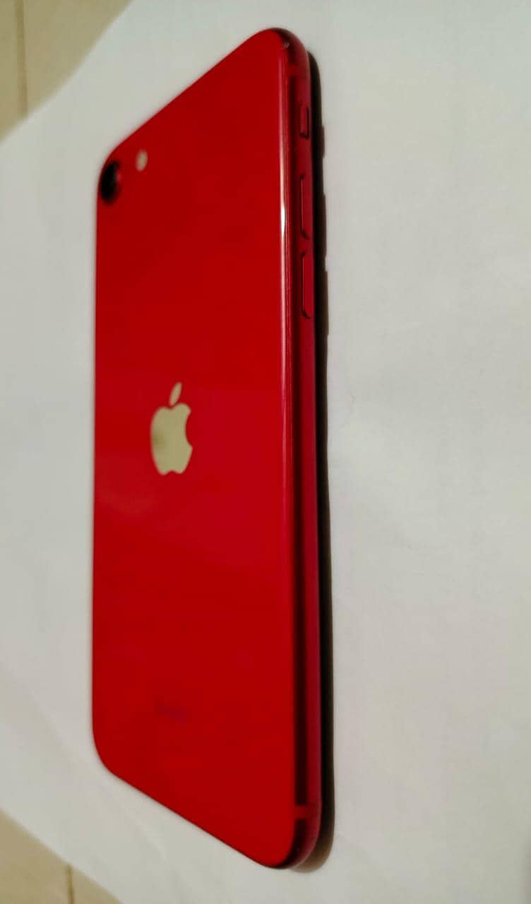 Apple iPhone SE second edition 4