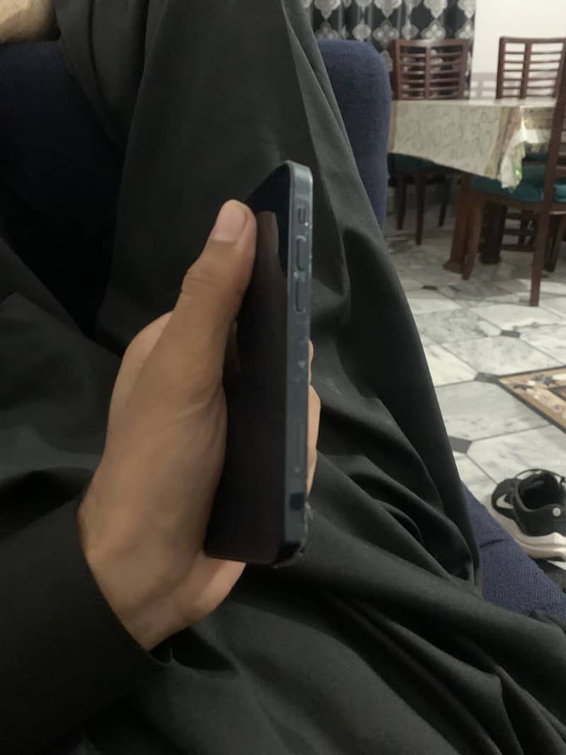 Apple iPhone 13 4