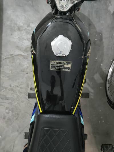 Honda 125 black color