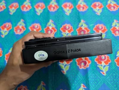 Samsung Fold 4, Back Break ,Border Rough.