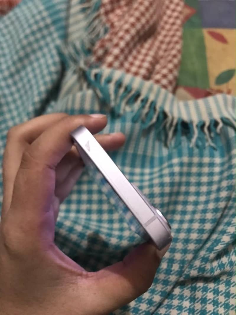 Apple iPhone 14 3