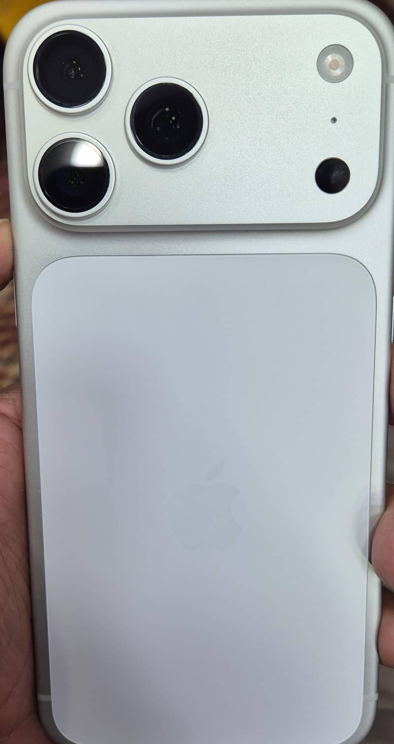 Apple iPhone 17 Pro Max 0
