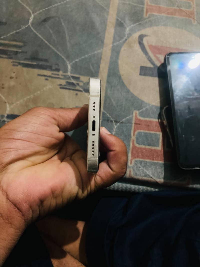 Apple iPhone 13 3