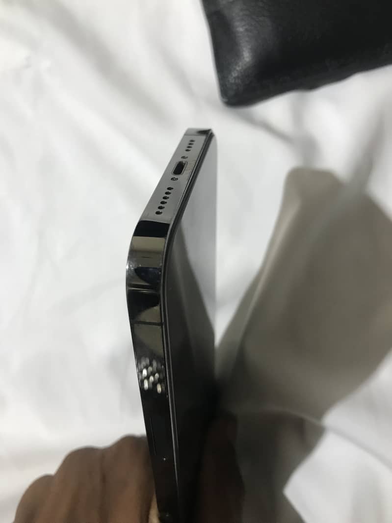 Apple iPhone 13 Pro Max 4