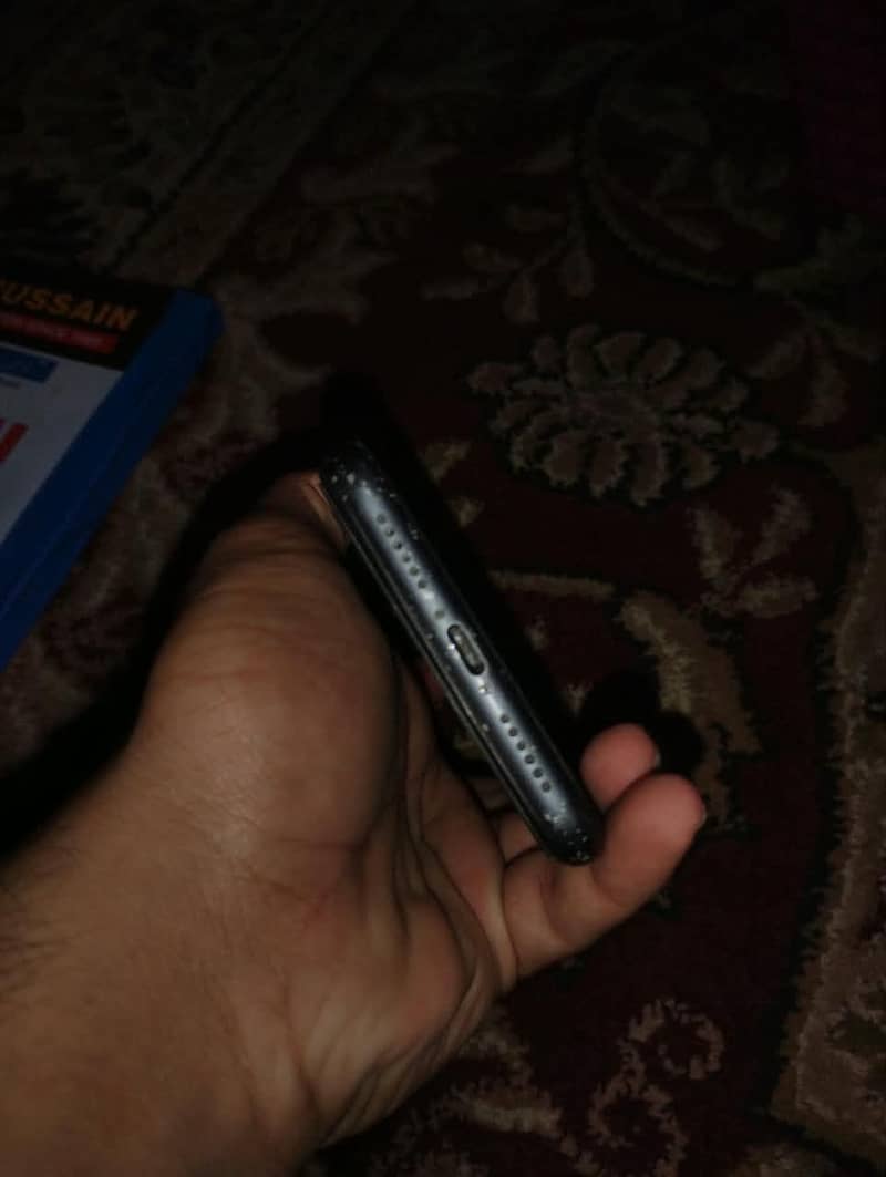Apple iPhone 11 3