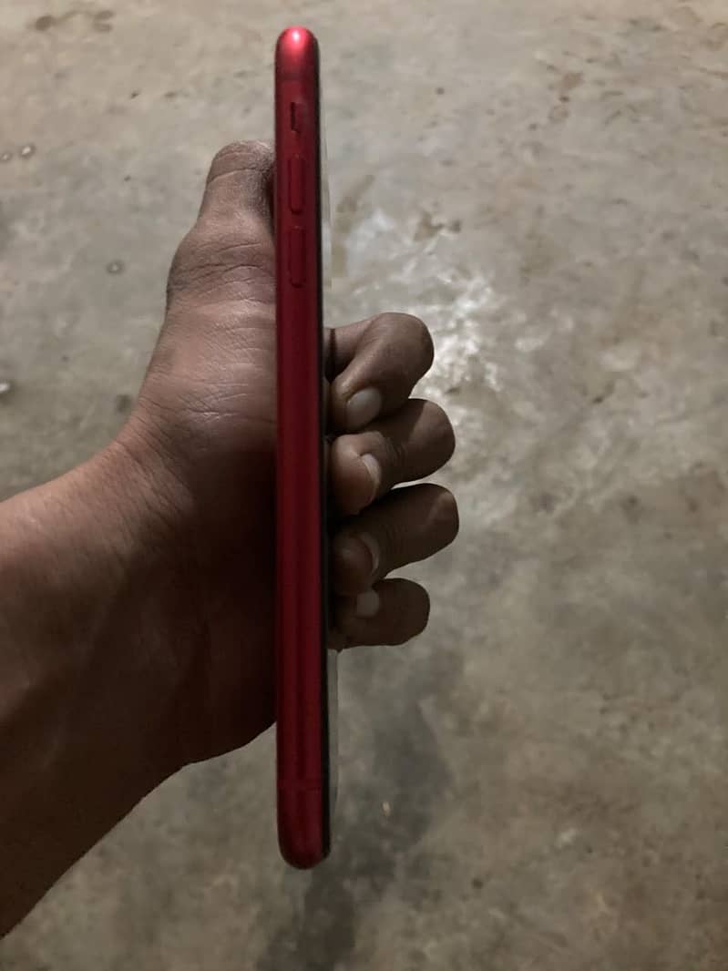 Apple iPhone 11 4