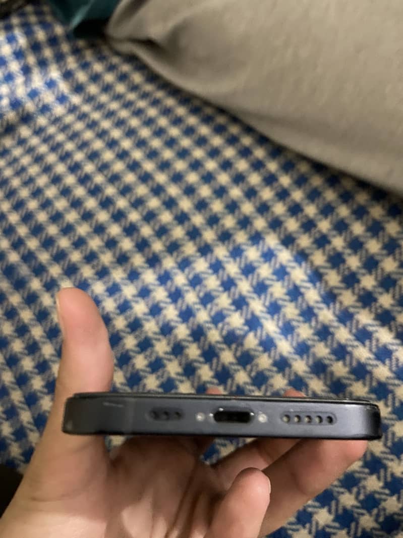Apple iPhone 12 3
