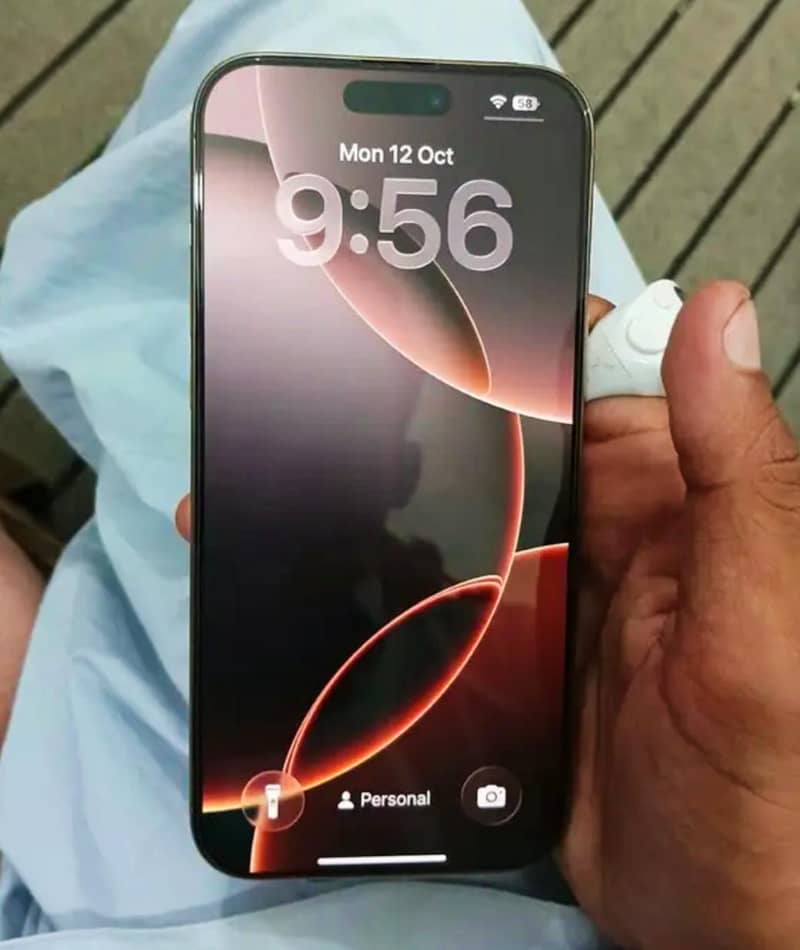 Apple iPhone 16 Pro Max 1