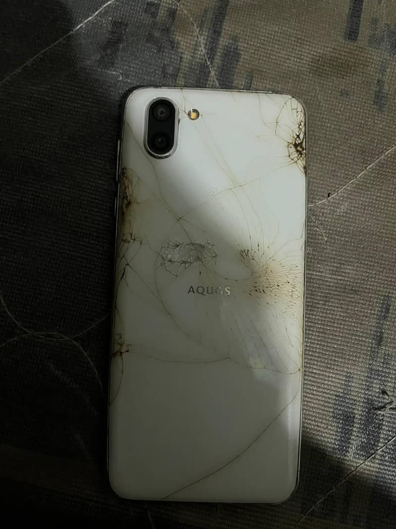 Sharp Aquos R2 1