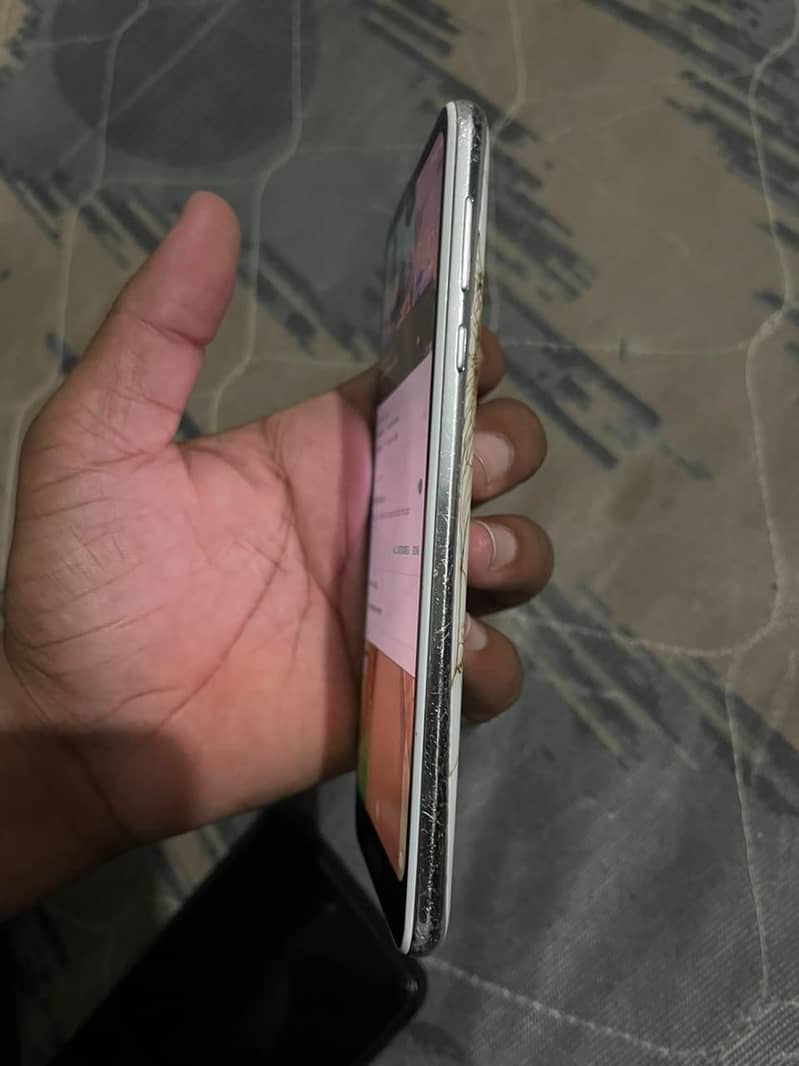 Sharp Aquos R2 2