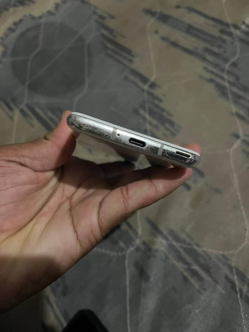 Sharp Aquos R2 3