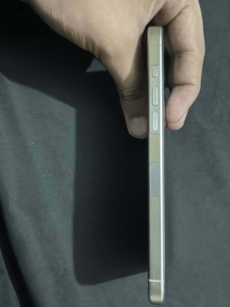 Apple iPhone 15 Pro Max 9
