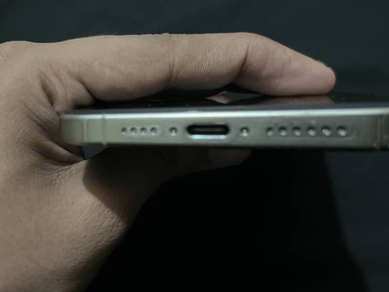 Apple iPhone 15 Pro Max 10