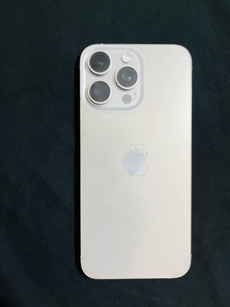 Apple iPhone 15 Pro Max 12
