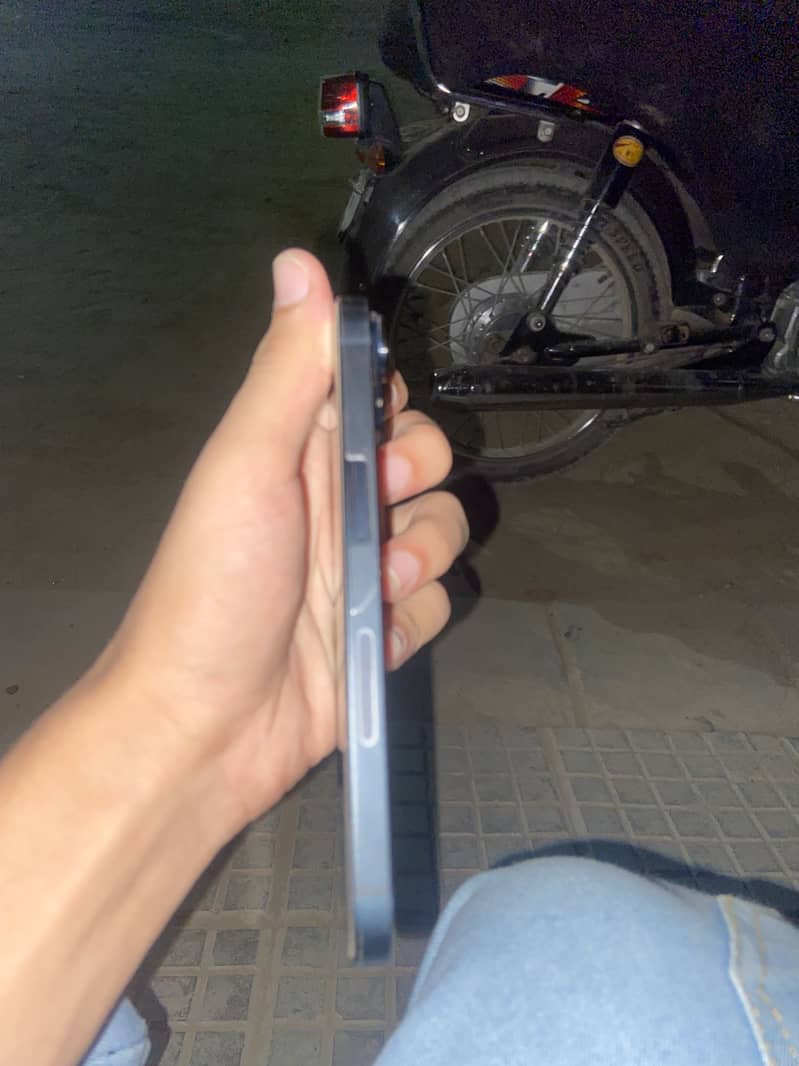 Apple iPhone 14 4