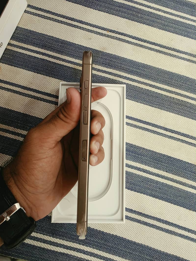 Apple iPhone 16 Pro Max 3