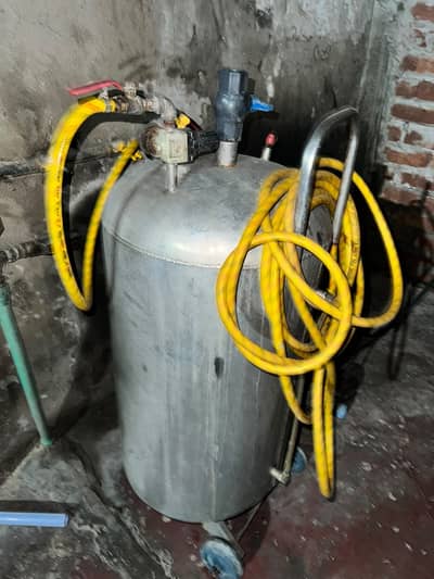 Car wash shampoo machine for sale 40 liter. ////prive 27000