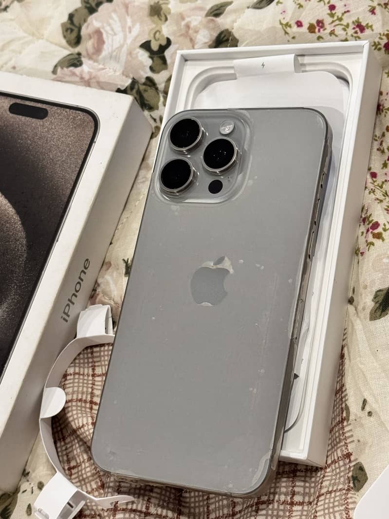 Apple iPhone 15 Pro Max 2