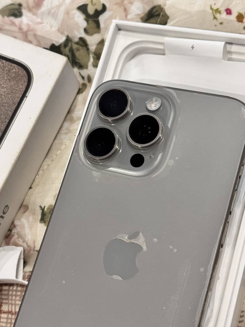 Apple iPhone 15 Pro Max 6