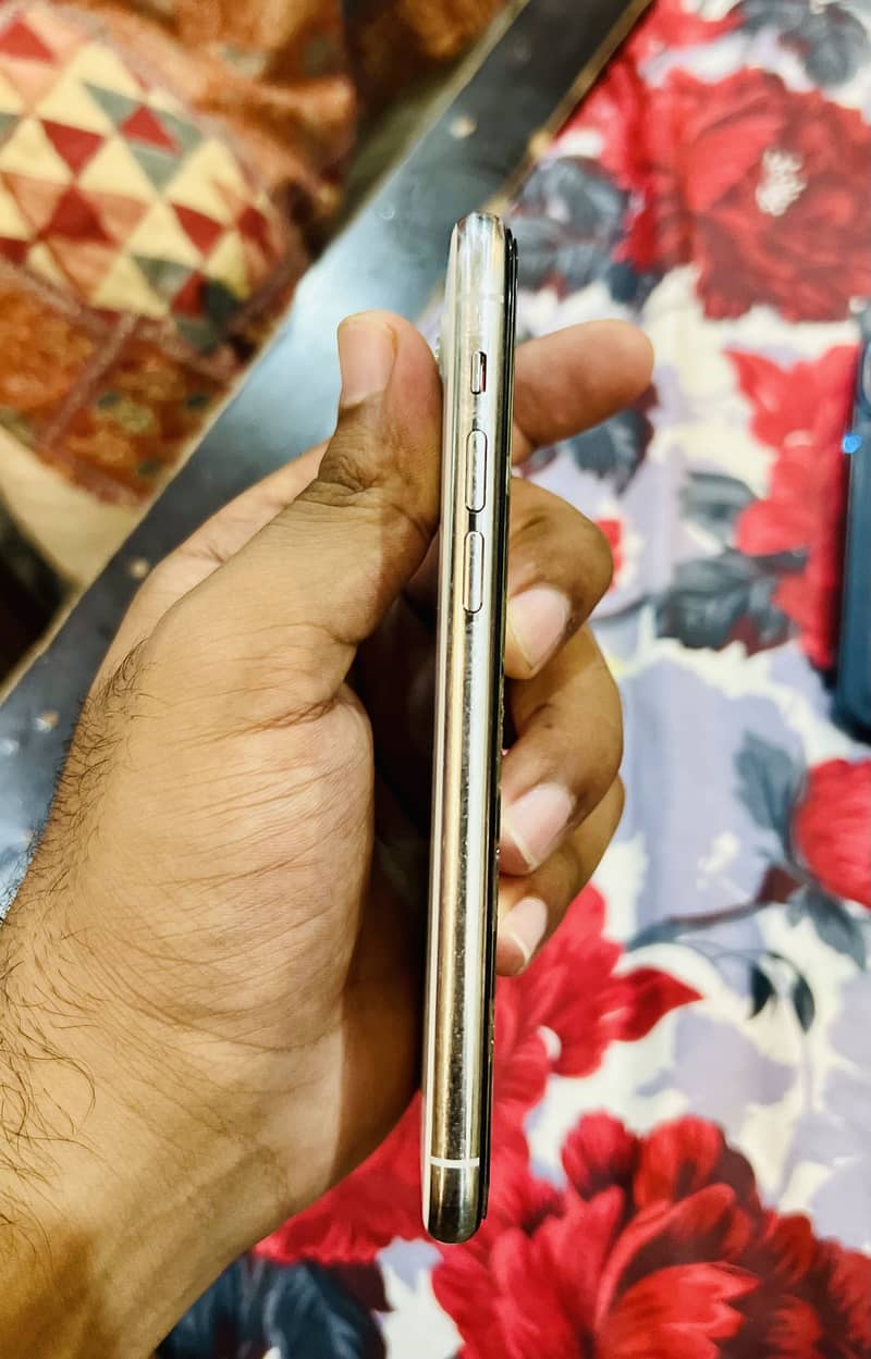 Apple iPhone 11 Pro 1