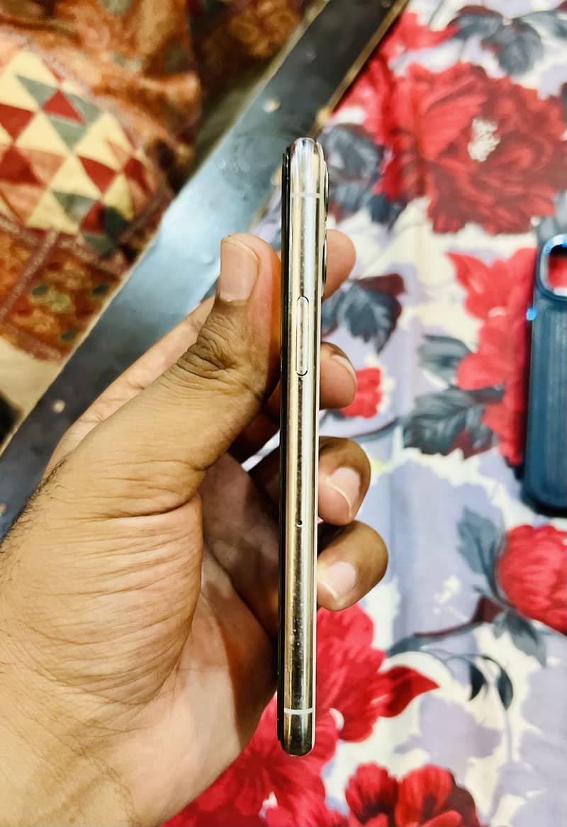 Apple iPhone 11 Pro 2