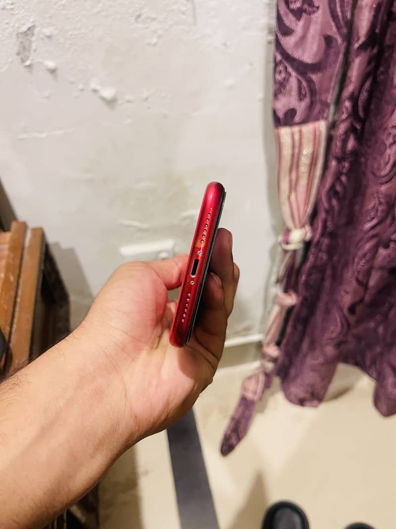 Apple iPhone 11 4