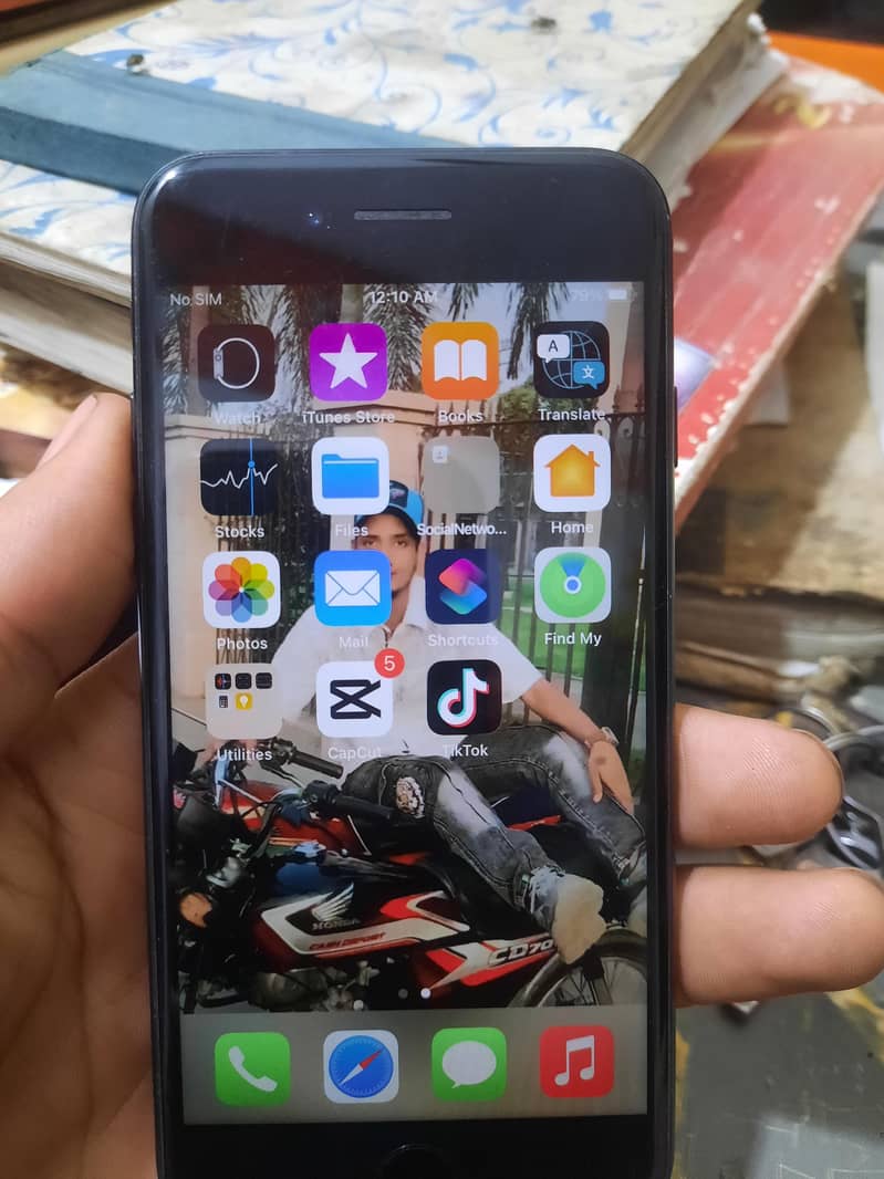 Apple iPhone 7 0
