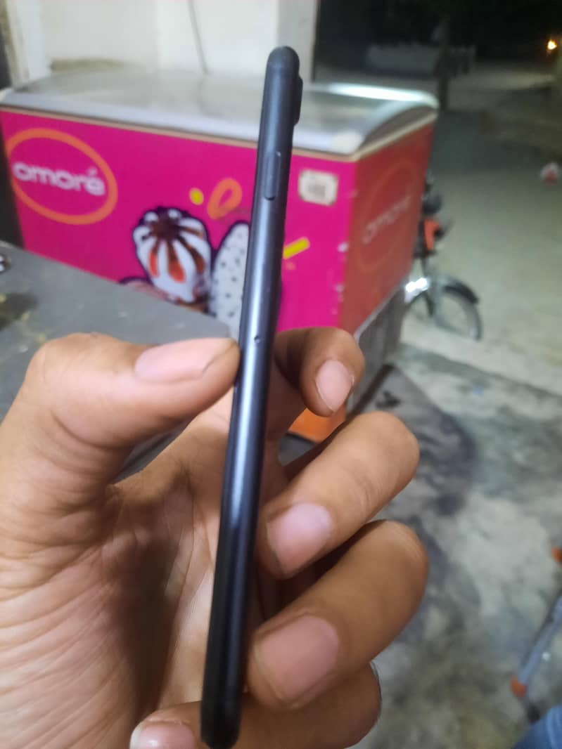Apple iPhone 7 3