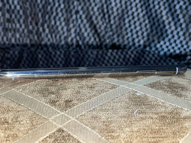 Apple iPhone XS Max 2
