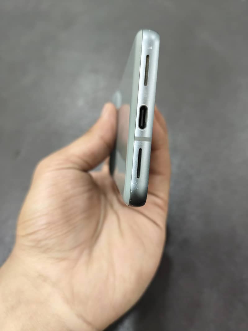 Google Pixel 8 4