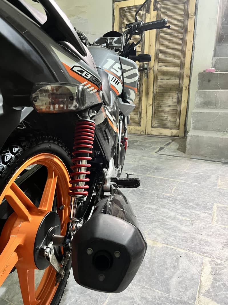 Honda CB150F 1