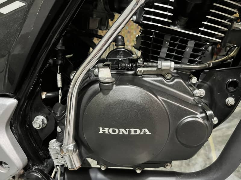 Honda CB150F 3