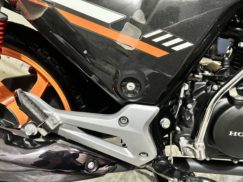 Honda CB150F 4
