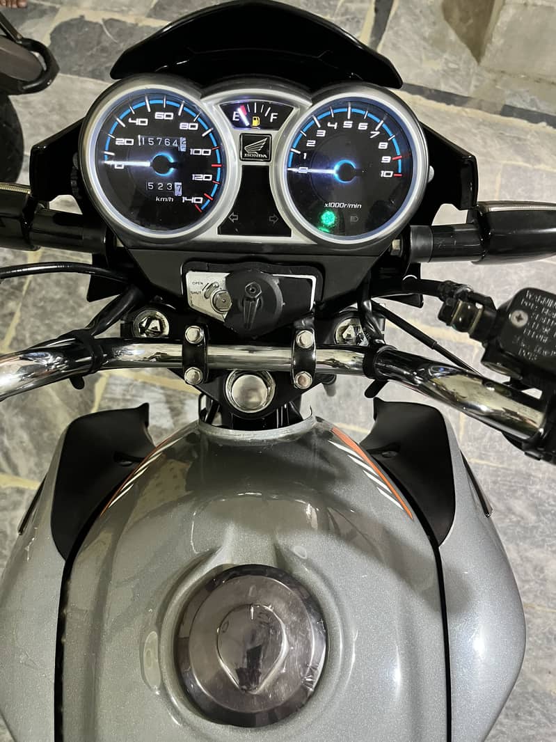 Honda CB150F 6