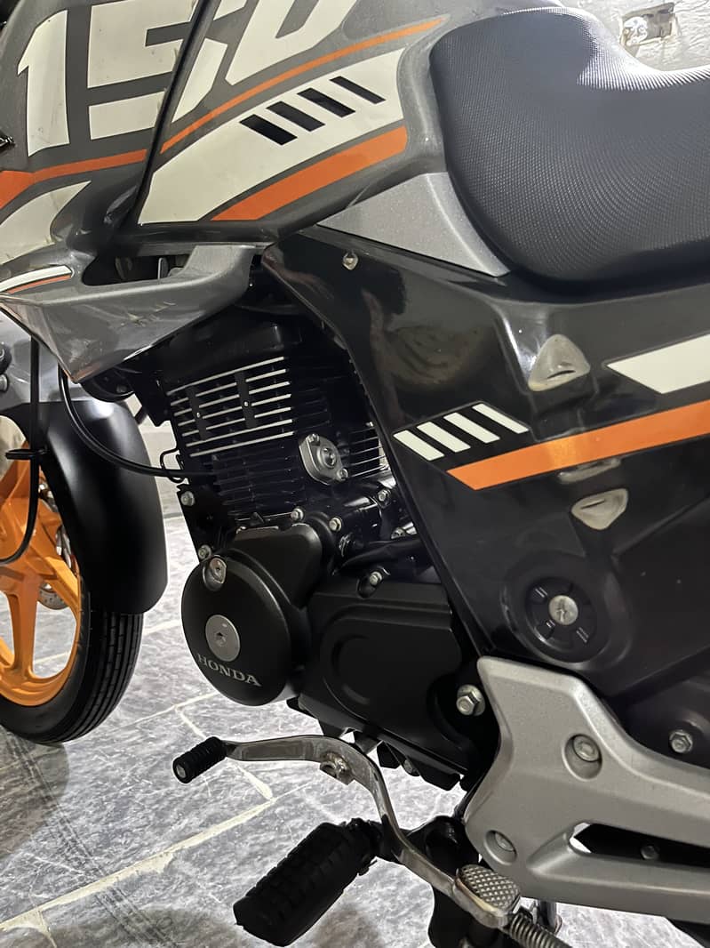Honda CB150F 8
