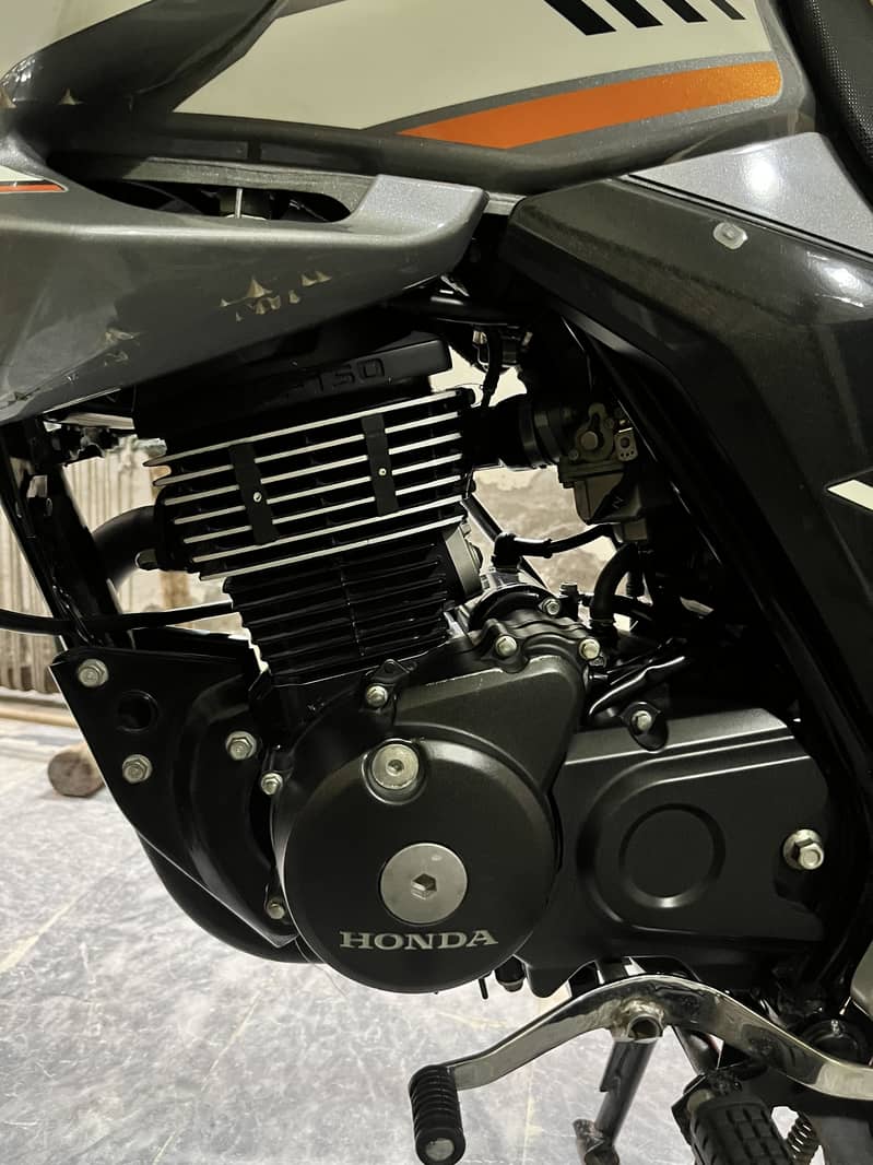 Honda CB150F 12