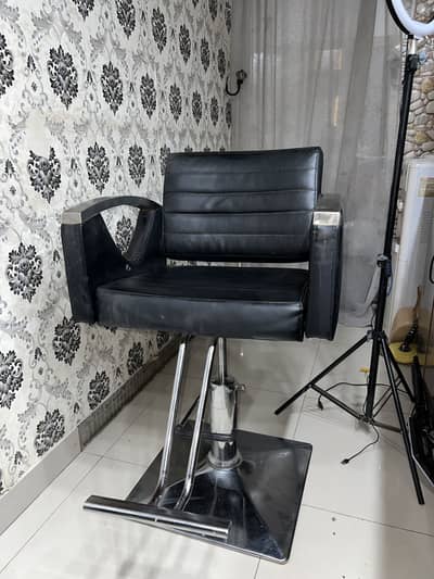 3 Black hydraulic Salon chairs