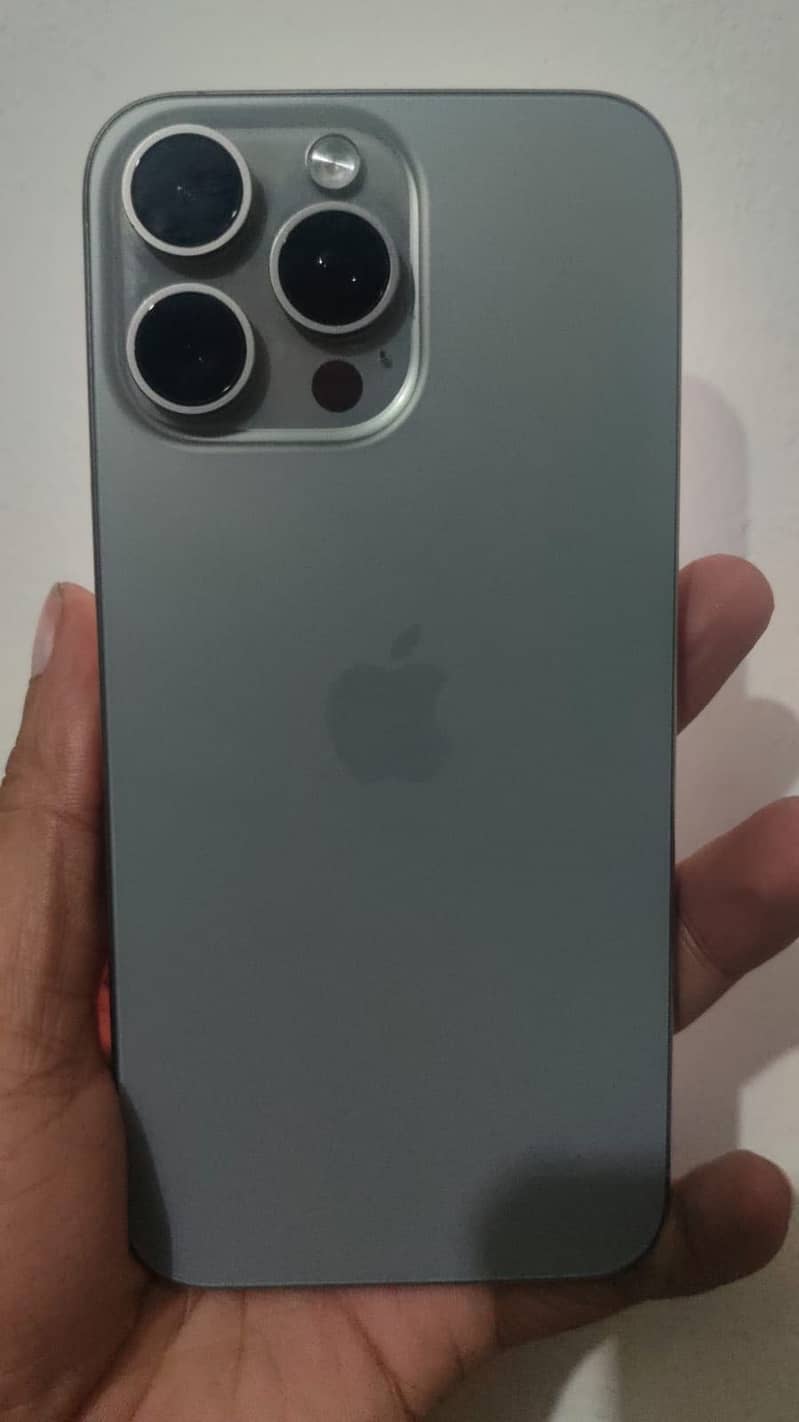 Apple iPhone 15 Pro Max 2