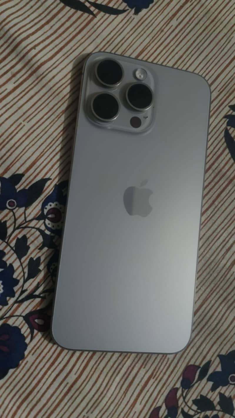 Apple iPhone 15 Pro Max 4