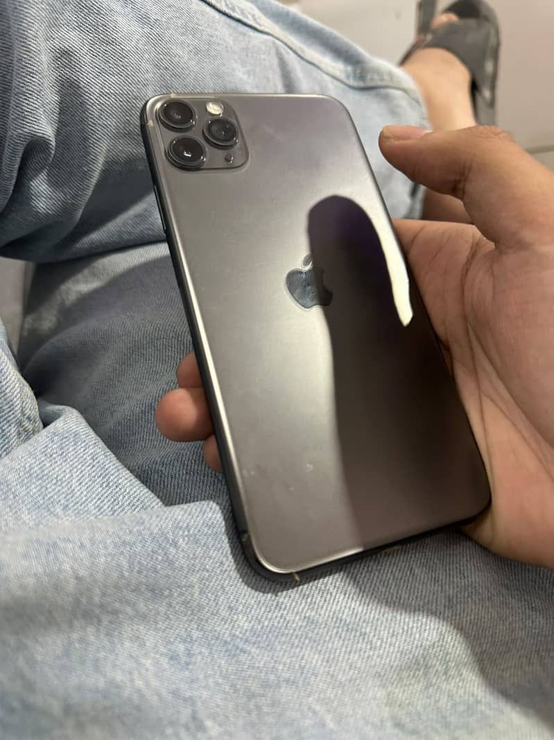 Apple iPhone 11 Pro Max 2