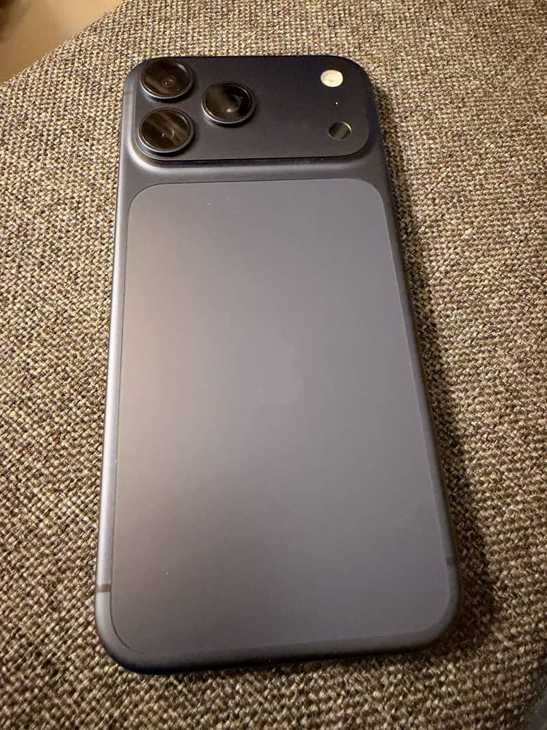 Apple iPhone 17 Pro Max 0