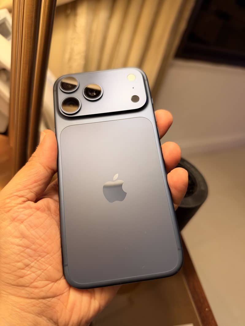 Apple iPhone 17 Pro Max 4
