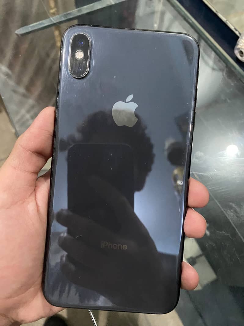 Apple iPhone XS Max 1