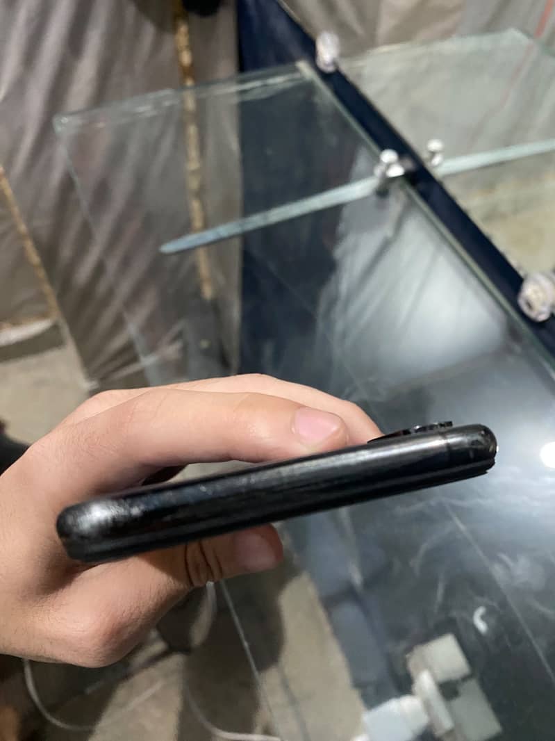 Apple iPhone XS Max 3