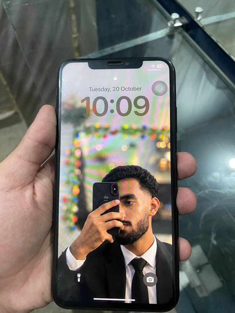 Apple iPhone XS Max 4