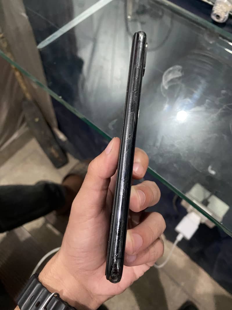 Apple iPhone XS Max 5