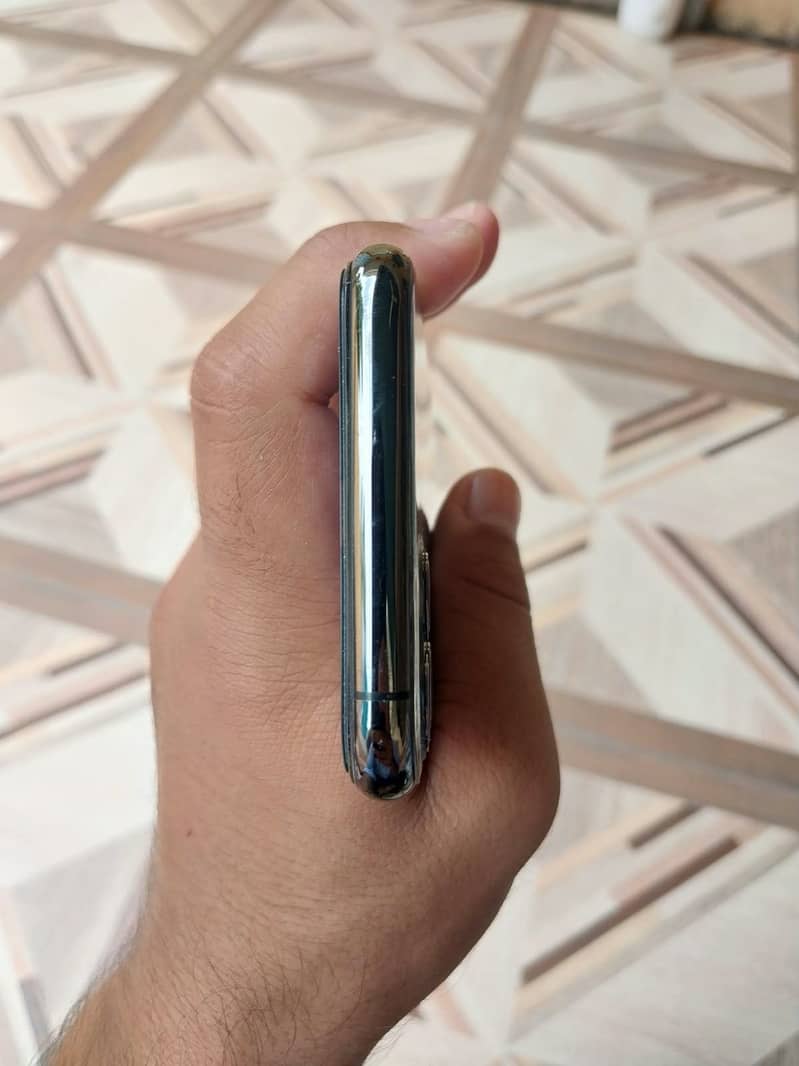 Apple iPhone 11 Pro 6