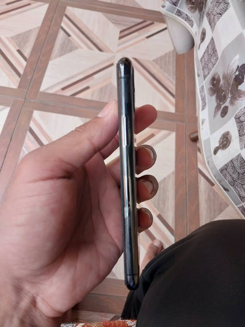 Apple iPhone 11 Pro 8