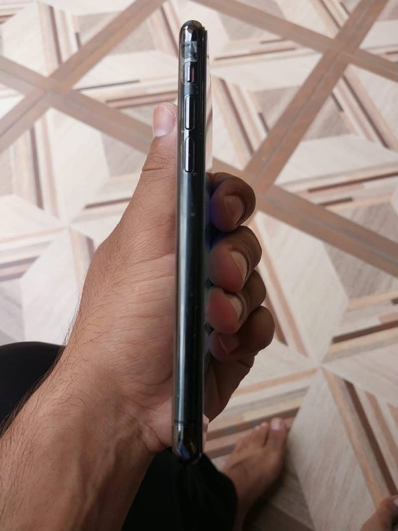 Apple iPhone 11 Pro 9