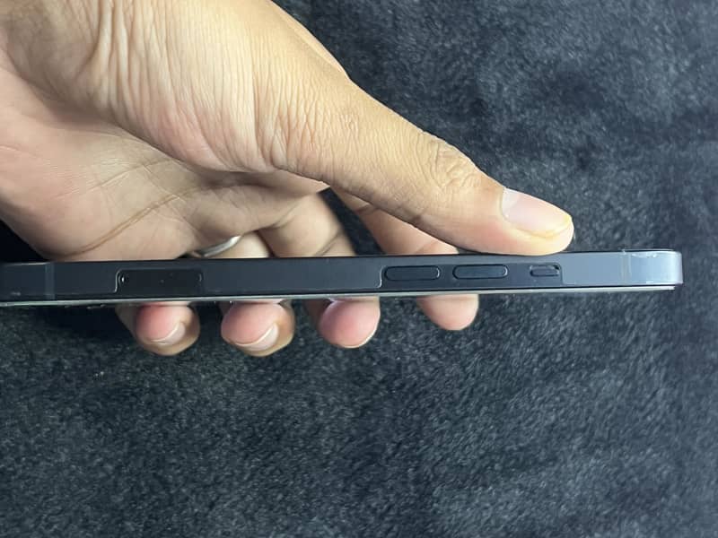 Apple iPhone 13 5